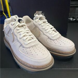Nike Air Force 1 LX